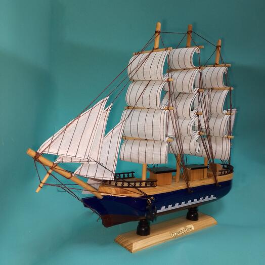 Корабль большой