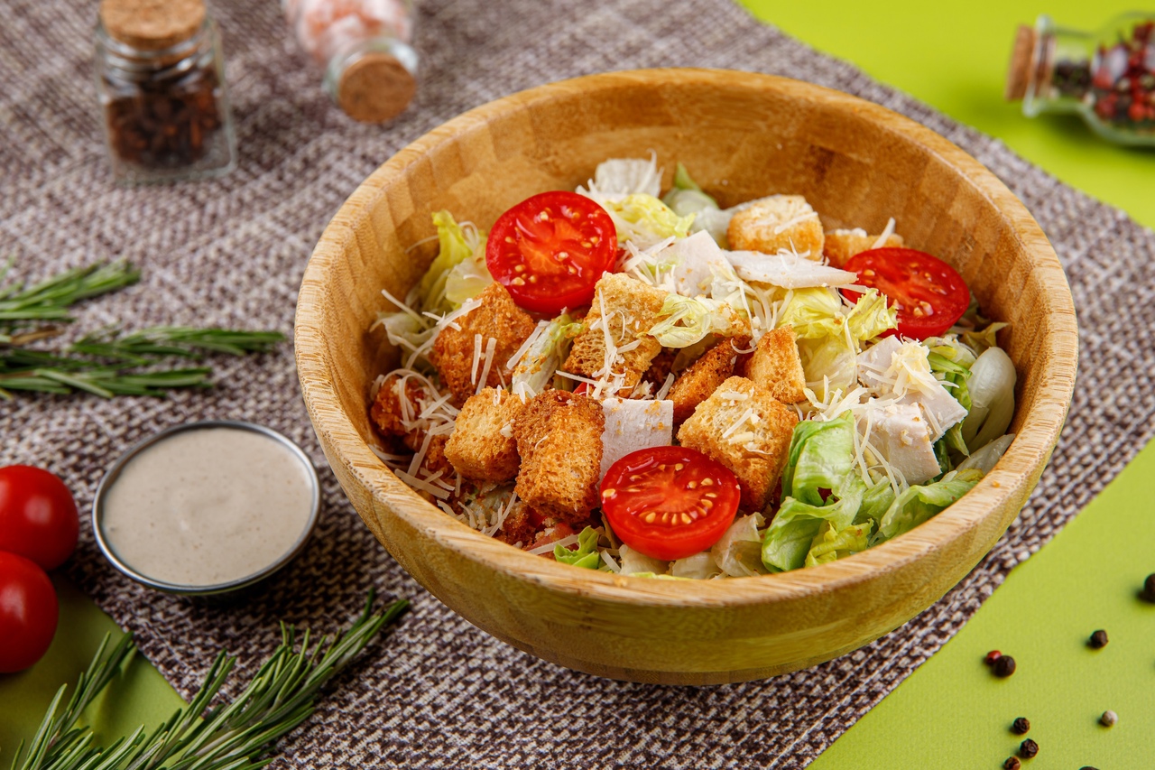 Салат Цезарь с курицей (200 гр.)