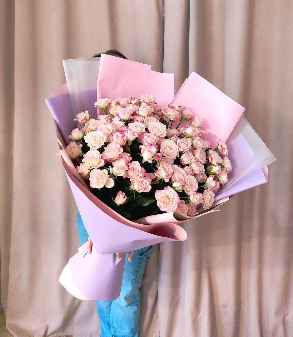 Букет из кустовых роз 25шт