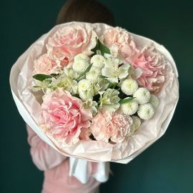 Букет «Прекрасное мгновенье» с французскими розами и альстромериями