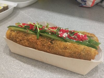 Суши-дог с лососем и чукой