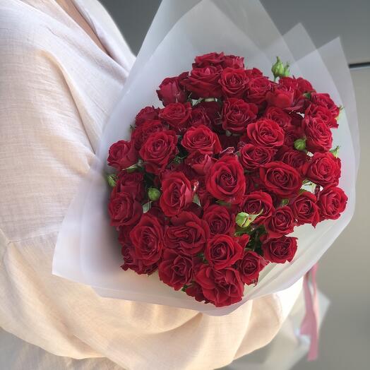 Букет с кустовой красной розой 15 шт