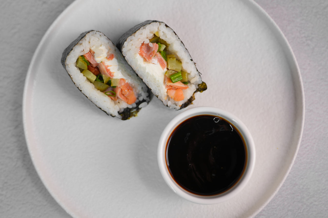 Онигири с Копчёным Лососем