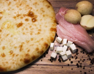 Осетинский пирог с курицей и картошкой 1000г