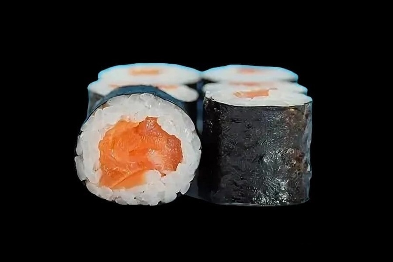 Маки с лососем