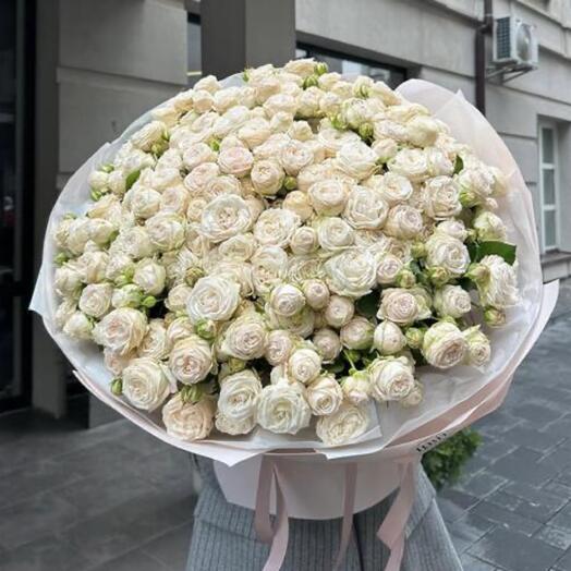 Кустовые пионовидные розы большой букет