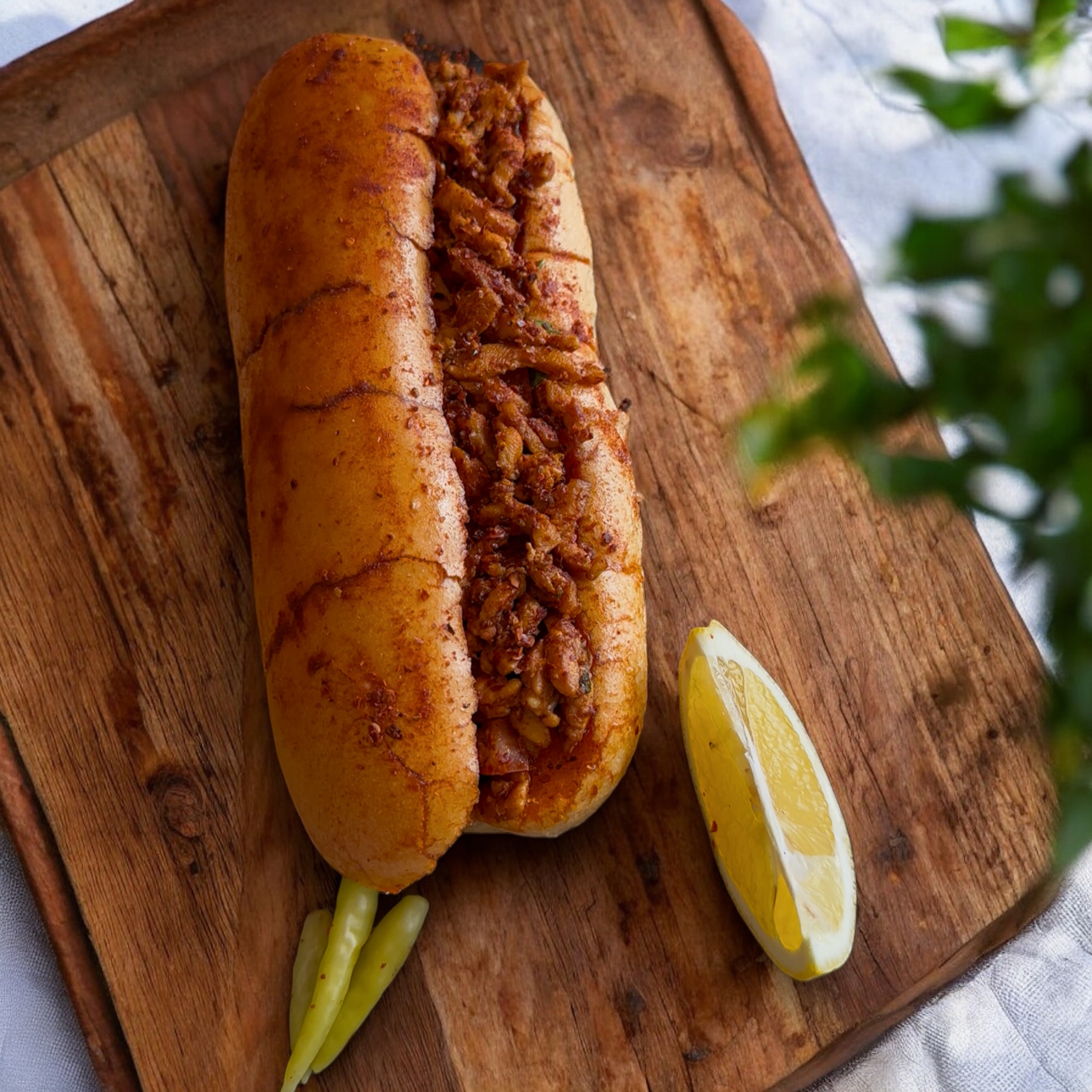 Тантуни с курицей в булке