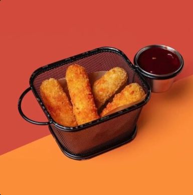 Жареная моцарелла с вишневым BBQ