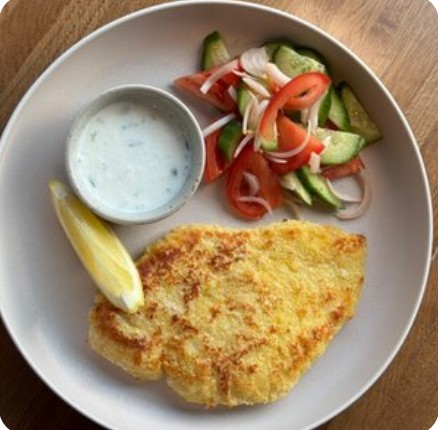 Куриный шницель и овощной салат