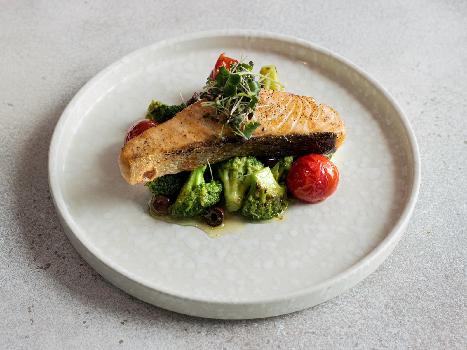 Лосось с брокколи