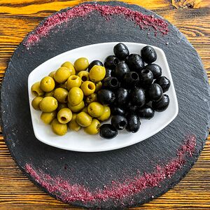 Маслины и оливки