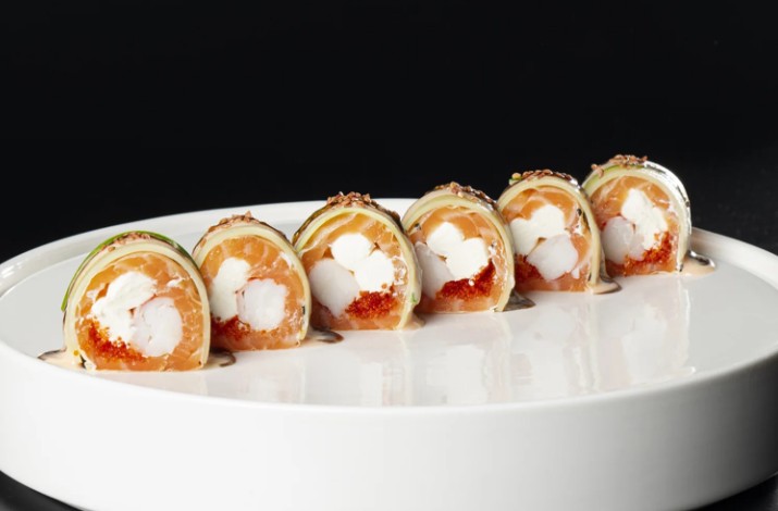 Кето-ролл с Лососем и огурцом