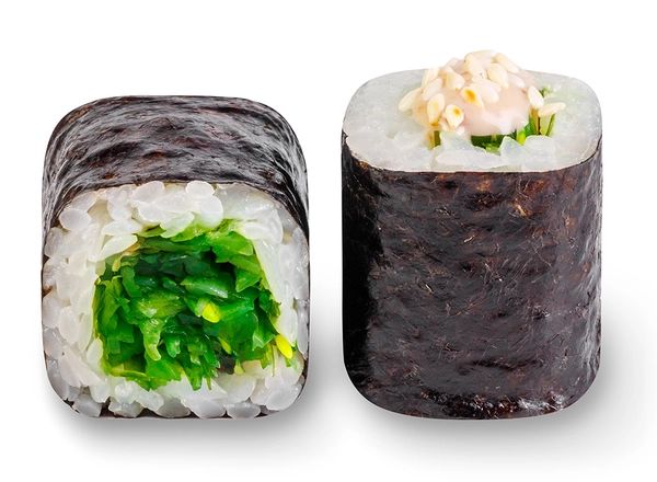 Маки ролл с чукой