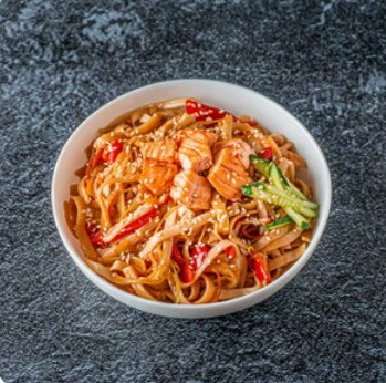 Wok с лососем и соусом терияки