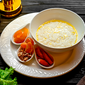 Каша рисовая с орехами и курагой