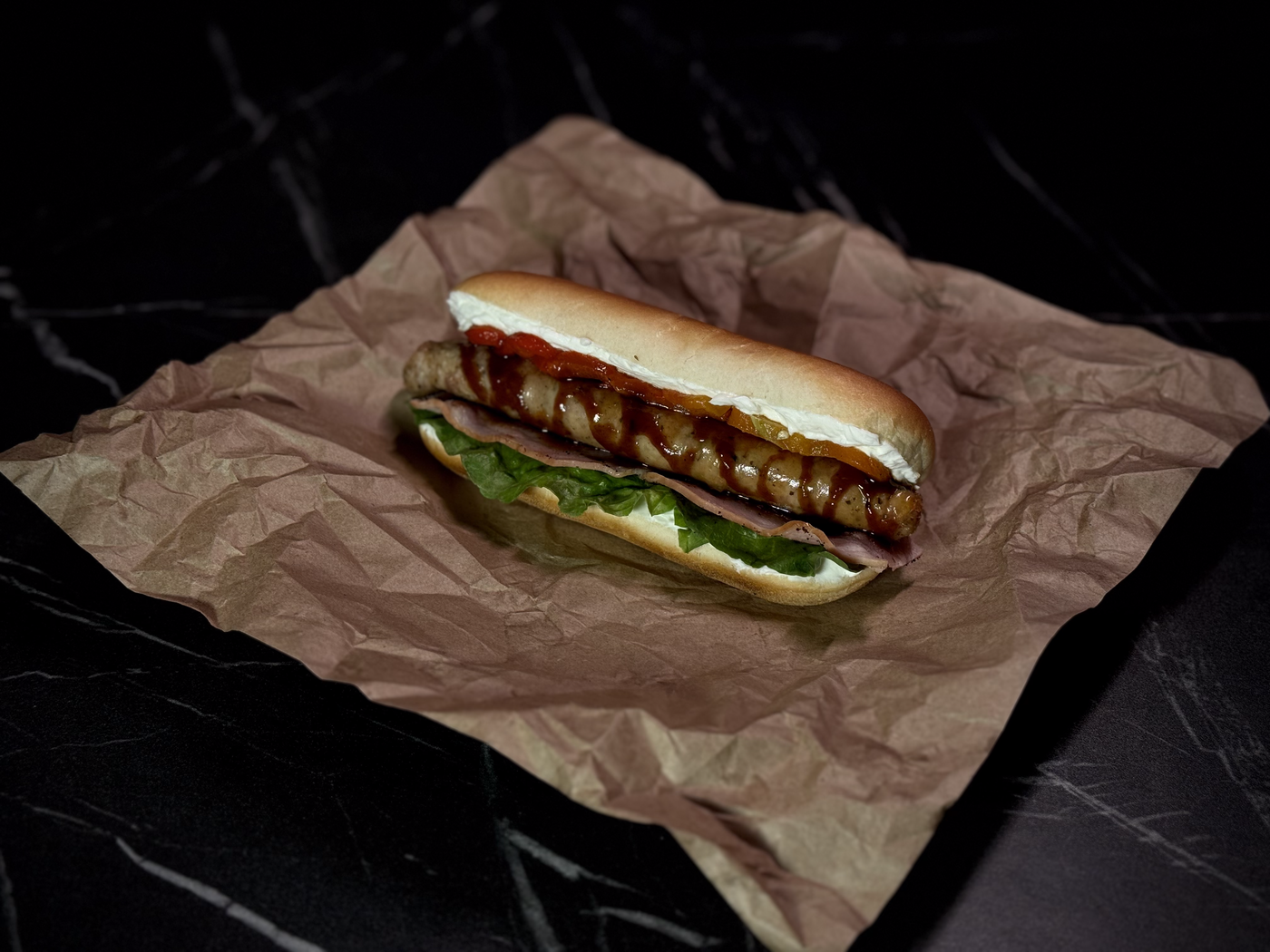 Хот дог с беконом и BBQ