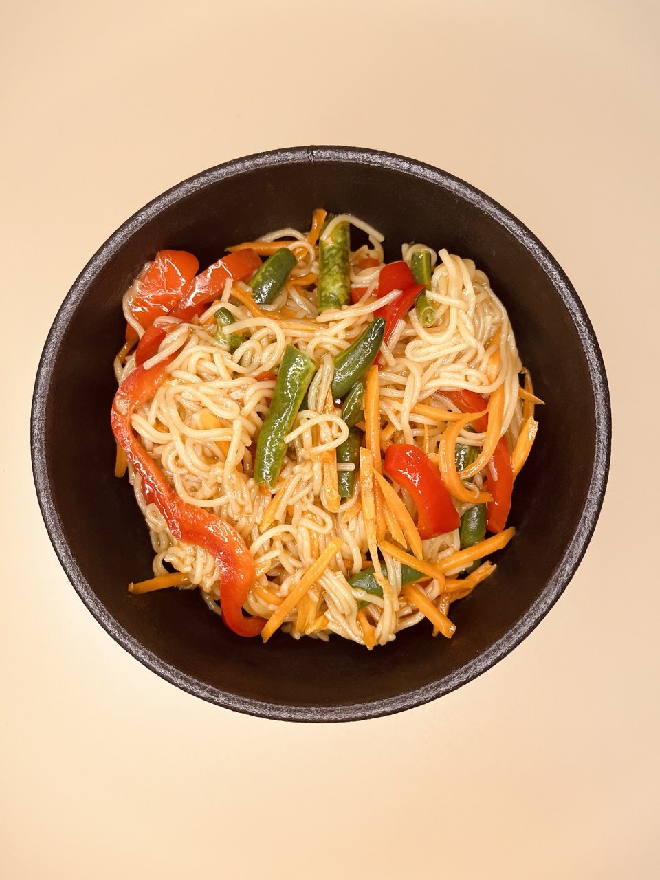 Яичная лапша с овощами