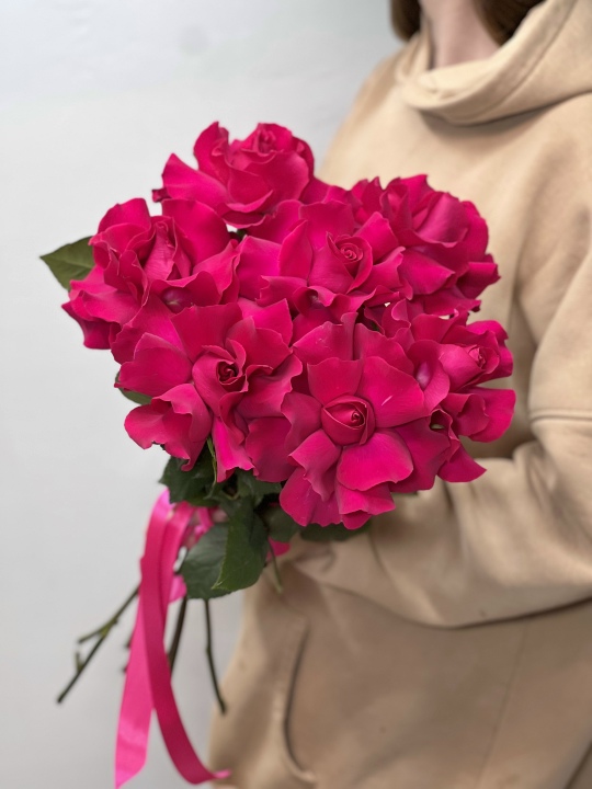 Малиновые розы эквадор