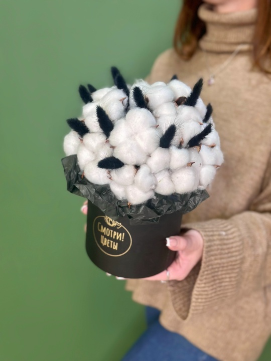 Коробочка с хлопком и лагурусом