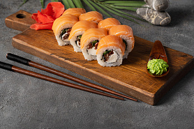 Филадельфия с вялеными томатами