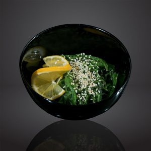 Водоросли с ореховым соусом