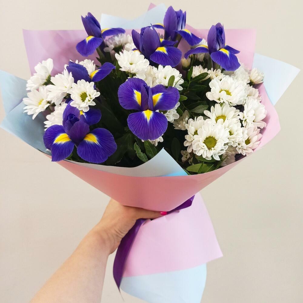 Ирисы с хризантемами