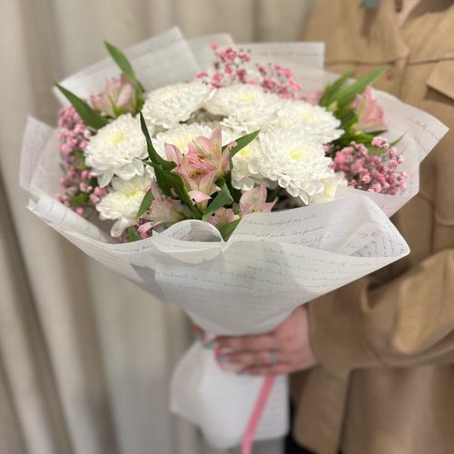 Букет цветов: хризантема, альстромерия, гипсофила (б1743)