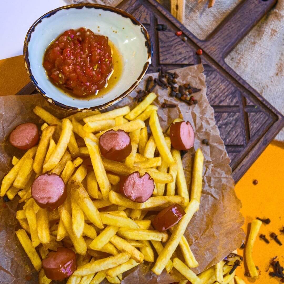 Картофель фри с охотничьей колбаской