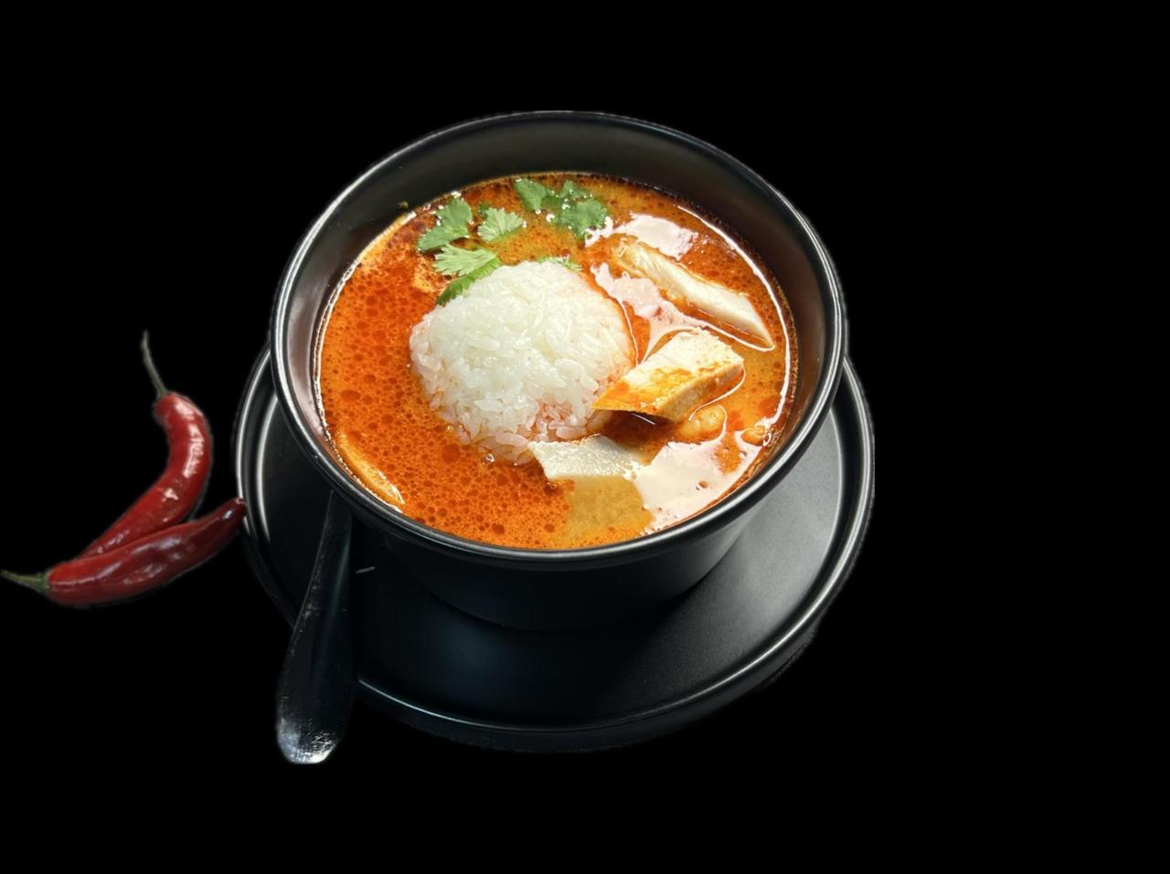 Том ям с куриной грудкой