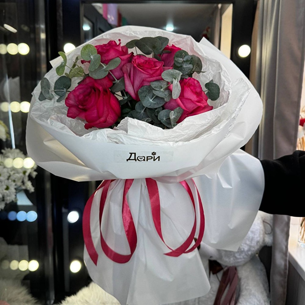 №116 Авторский букет с розами и эвкалиптом