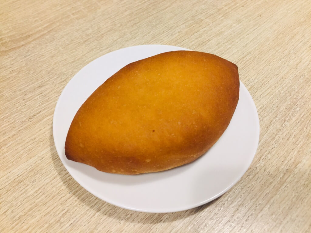 Пирожок с капустой печеный