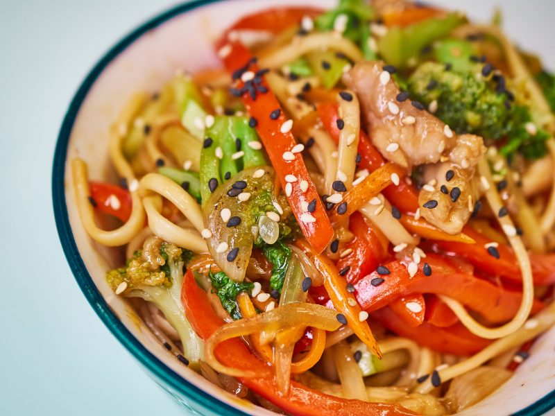 Лапша удон с курицей-терияки