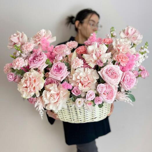 Корзина с цветами шикарный микс 