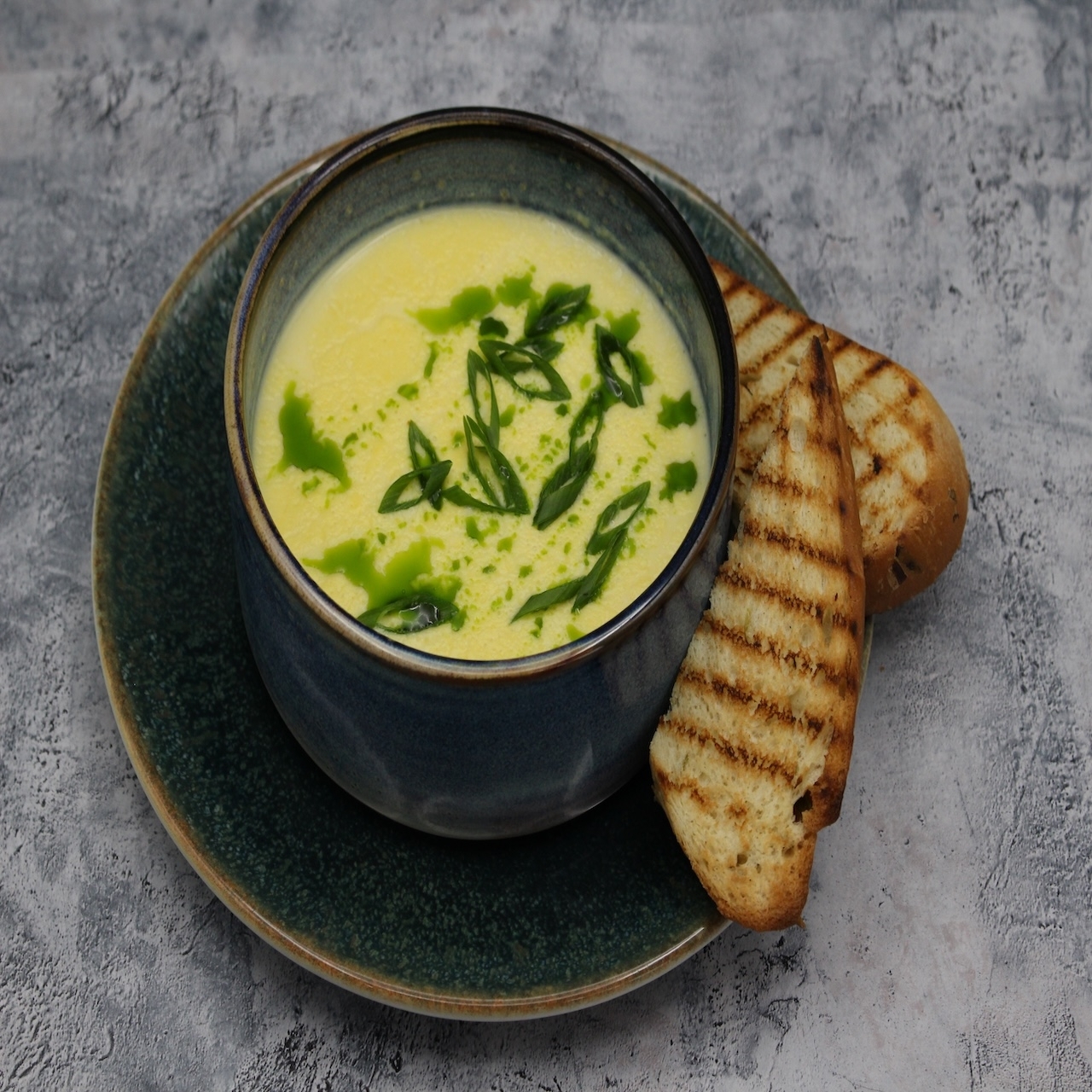 Суп-крем кукурузный с гренками