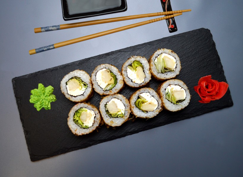 Холодный ролл Окунь в Бонито 8 шт. 