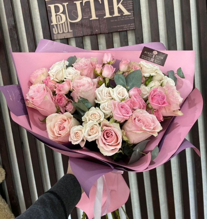 Кустовые розы с эвкалиптом S