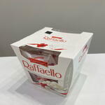 Конфеты подарочные Raffaello