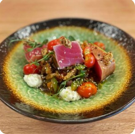 Тунец с овощными спагетти