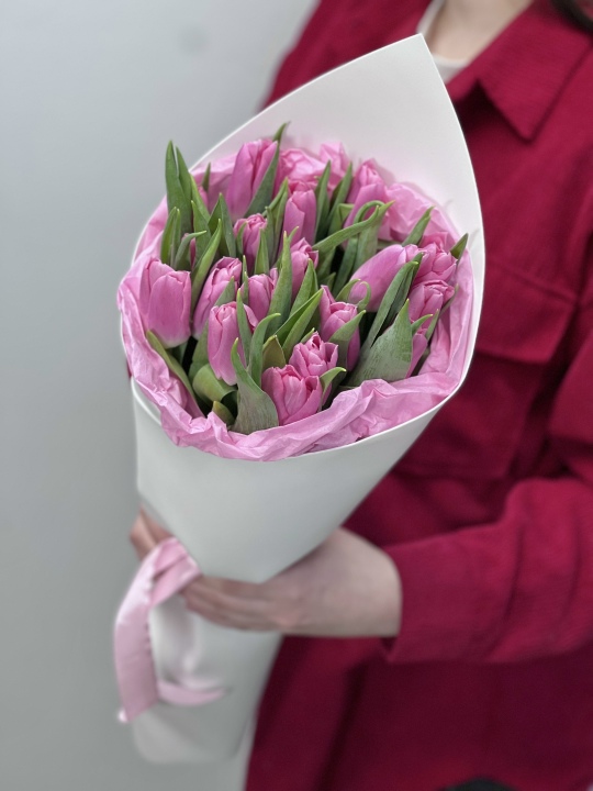 Розовые тюльпаны в оформлении