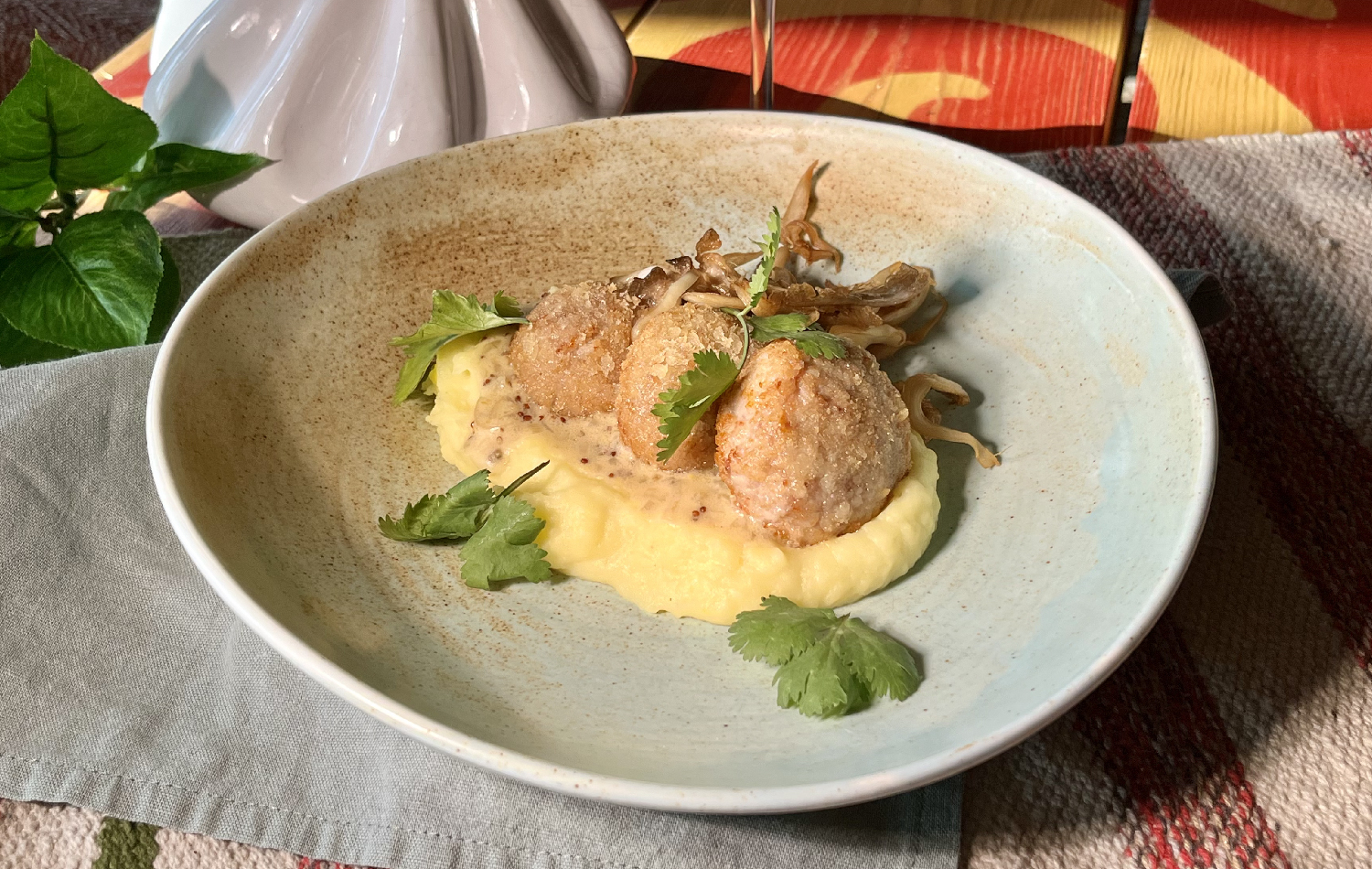 Котлетки из цыпленка с пюре и вешенками конфи