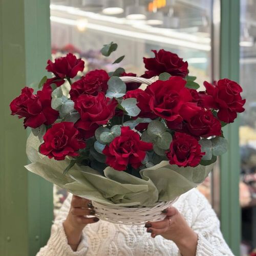 Корзина с розами