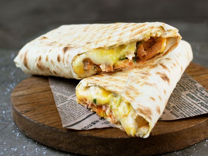 Шаурма Новинка мега сырная с курицей