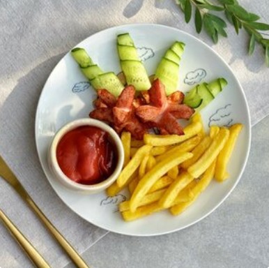 Картошка фри с сосиской (отварная сосиска)