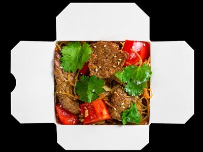 По-китайски с говядиной с лапшой фунчоза