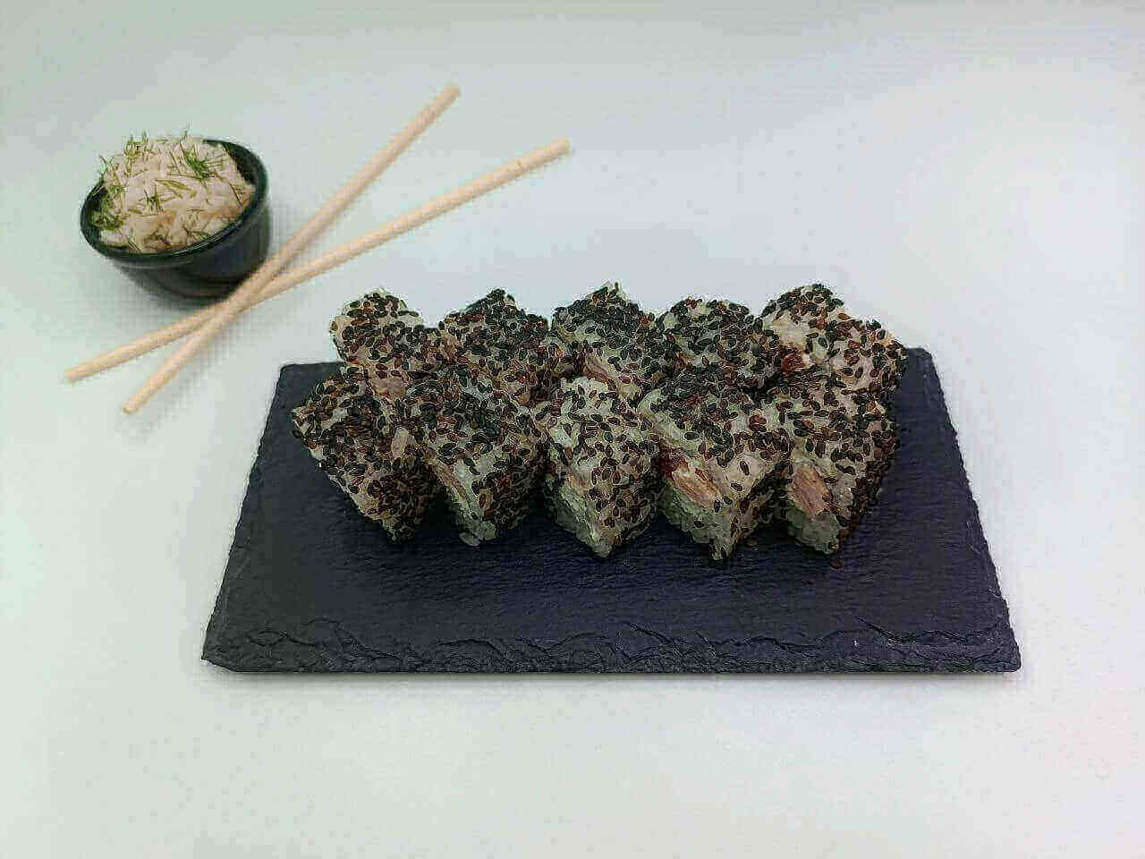 Калифорния в кунжуте (10 шт.)