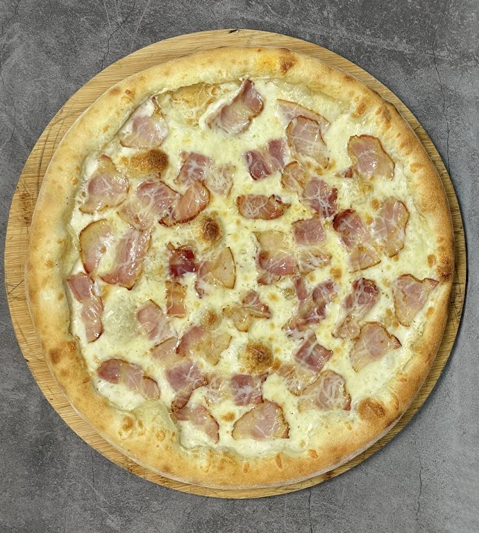 Пицца с беконом и сыром