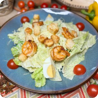 Салат Цезарь с креветками