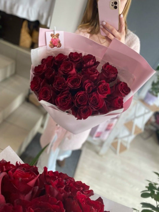 Букет из 25 красных роз