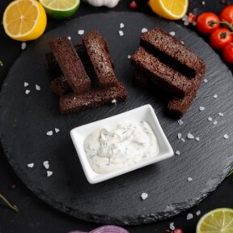 Гренки с чесночным соусом