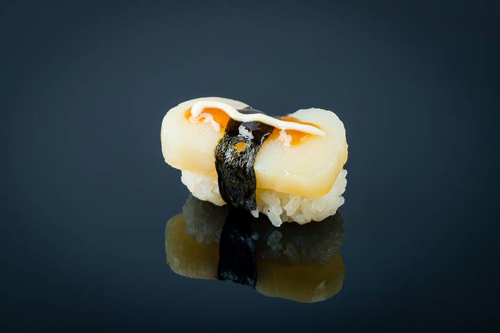 Суши с гребешком Чибис